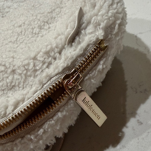 lululemon athletica Off-White Sherpa Crossbody Bag - Picture 9 of 10